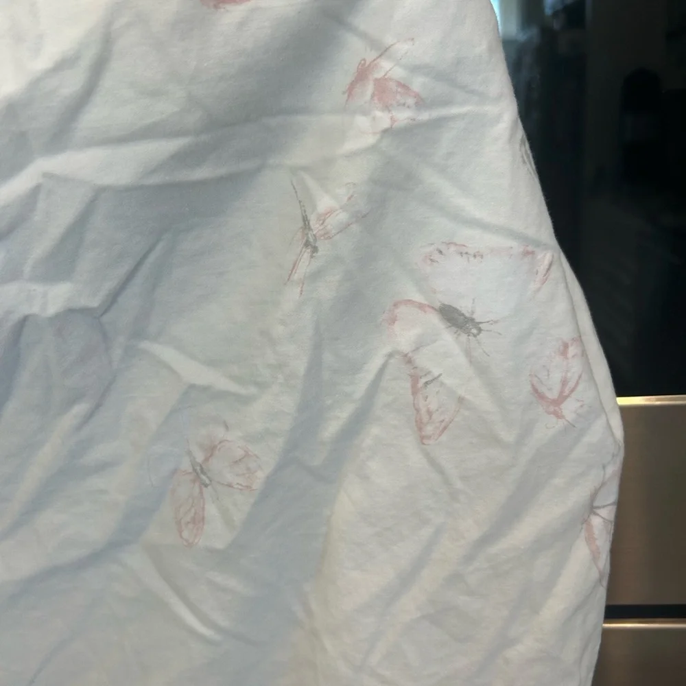 Monique Lhuillier X Pottery Barn Kids crib Sheet with butterflies, GUC